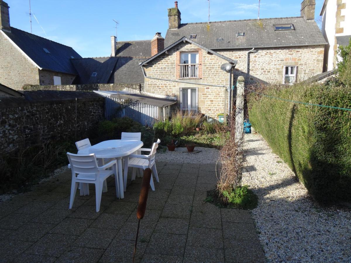 Charming French Cottage-Gite In The Heart Of Quiet Gorron Eksteriør billede