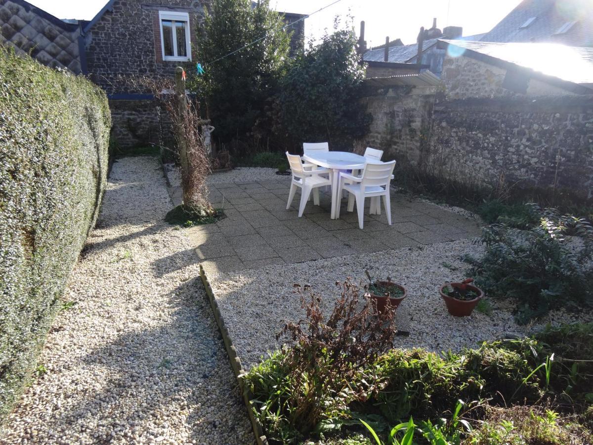 Charming French Cottage-Gite In The Heart Of Quiet Gorron Eksteriør billede